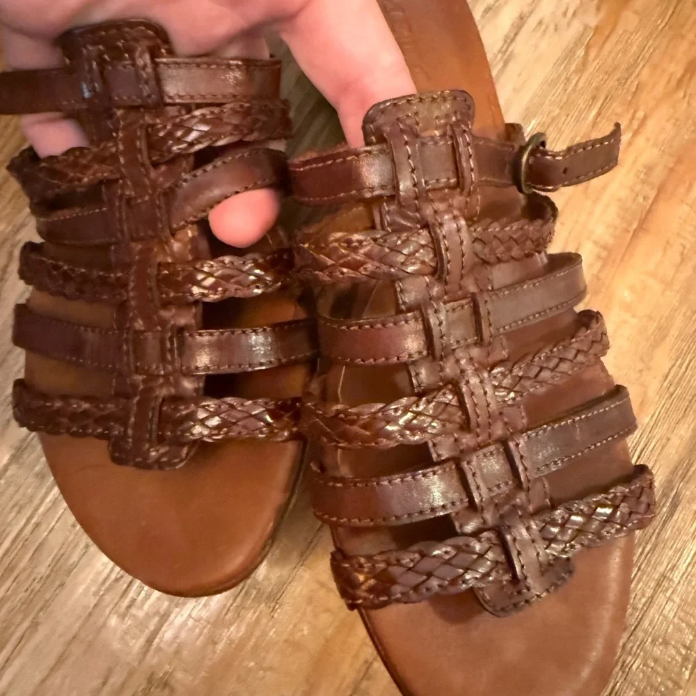 Sesto Meucci Brown Leather Sandals with Moccasin Stitching and Slip-On Design